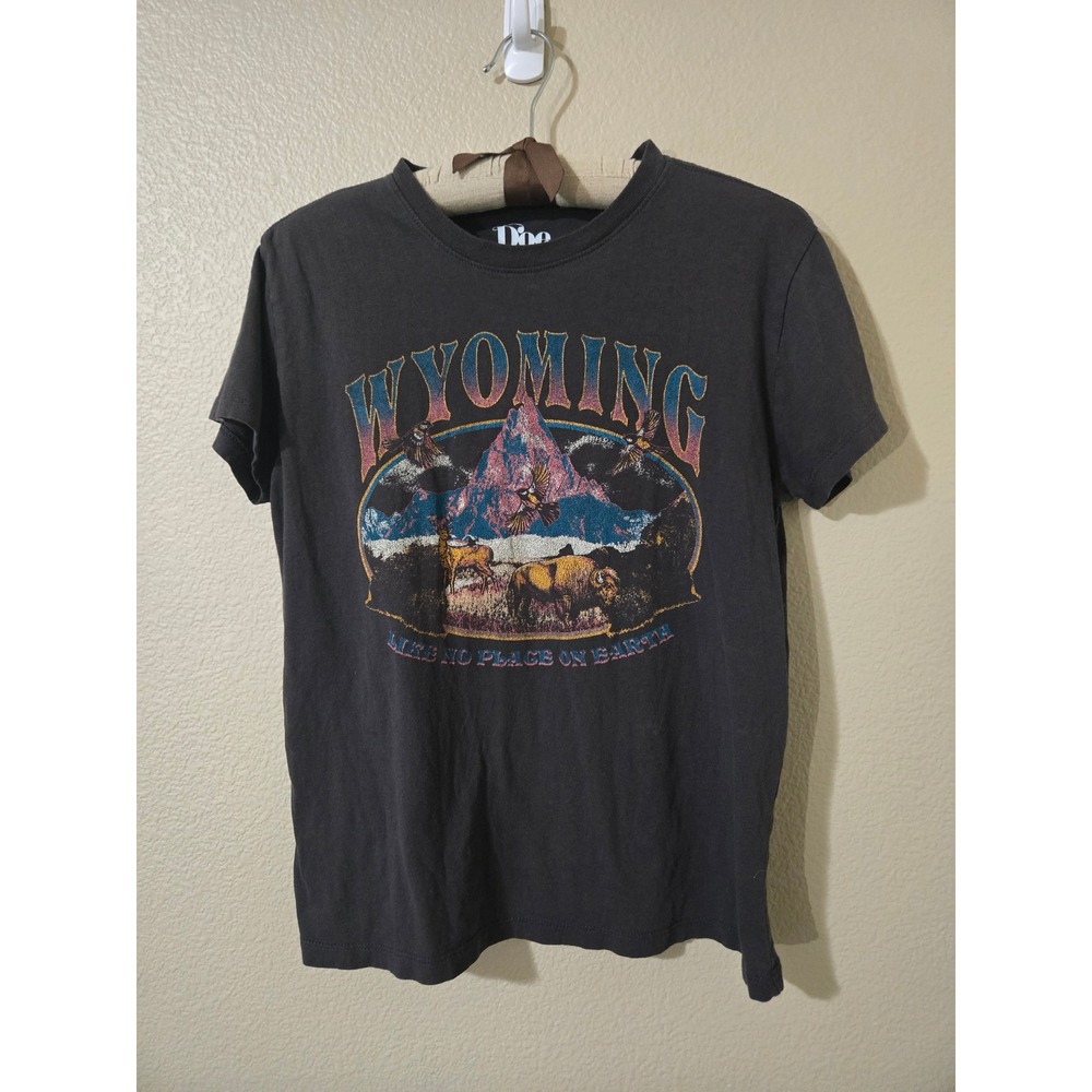 Doe Wyoming Like No Place On Earth Graphic Tee Faded Black size Small